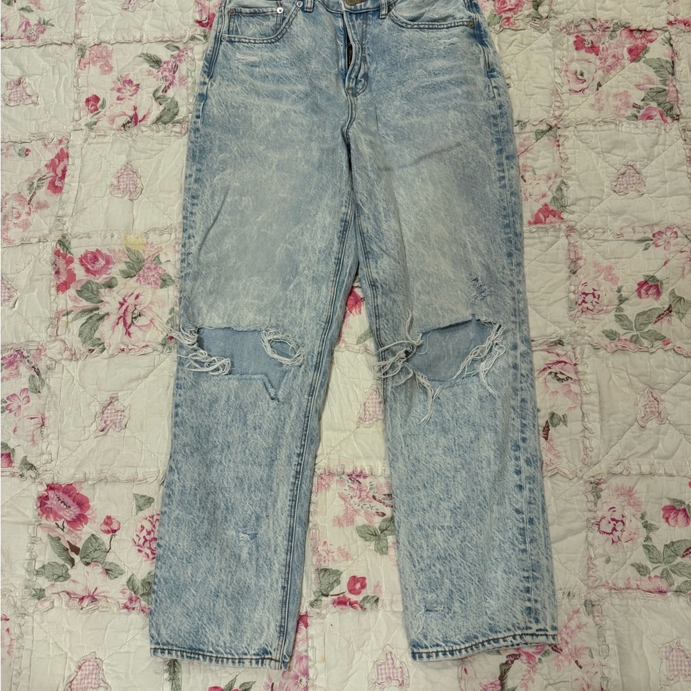 American Eagle Outfitters Light Wash Ripped Boyfriend Jeans